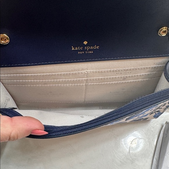 Kate Spade Wallet Crossbody Vase Floral Print Blue and White w/ Removable strap - Picture 5 of 9